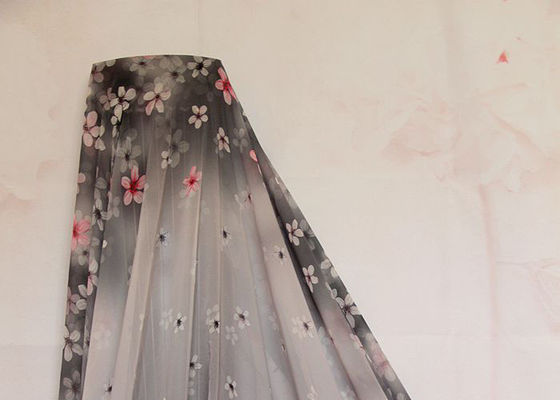 O costume funky da cortina/guarda-chuva imprimiu a tela floral do fato das telas