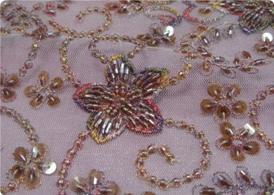 Il poliestere 100% del lusso ha ricamato il tessuto domestico 100-140gsm della decorazione