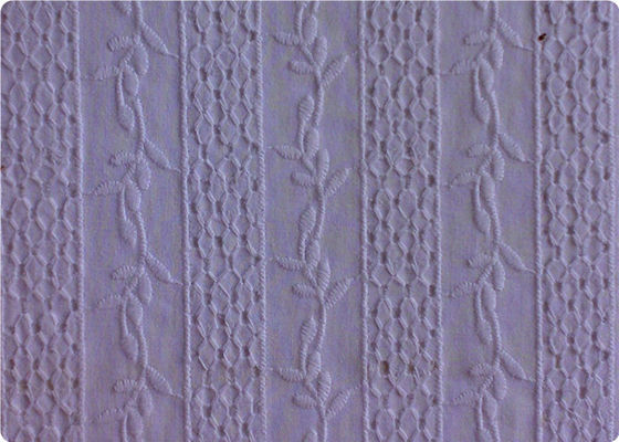 El traje/el vestido/la almohada bordaron la tela de tapicería/el paño bordado
